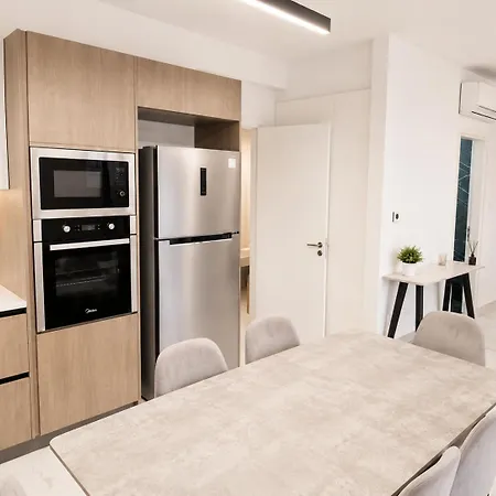 Modern 2br With Private Parking In * 利马索尔